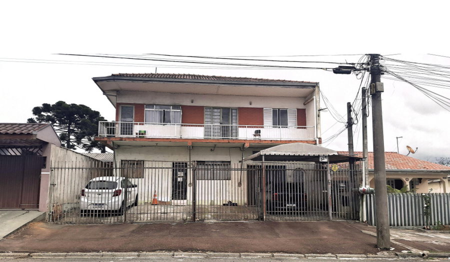 Imóvel com 420m² de terreno em Capão Raso, Curitiba