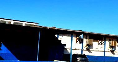 Matadouro Industrial com Contêineres e Equipamentos