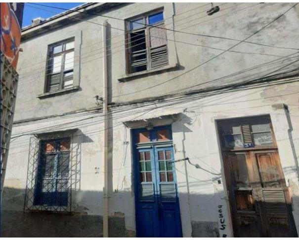 Casa com 56m², 2 pavimentos, ocupada por locação