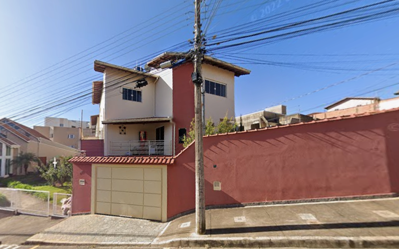 Casa com 212,98 m² em Poços de Caldas - Jardim das Hortênsias