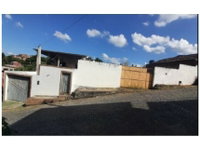 Casa ampla com 615,51m² de terreno e 297,66m² construída