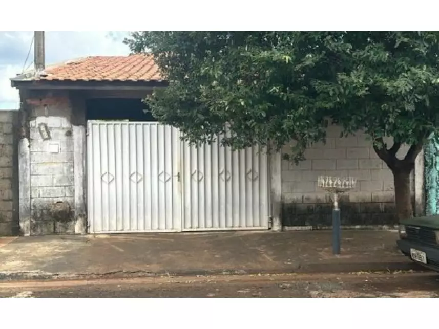 Casa com 80m² construídos, ocupada