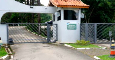 Direitos sobre Terreno com Edícula em Cotia/SP