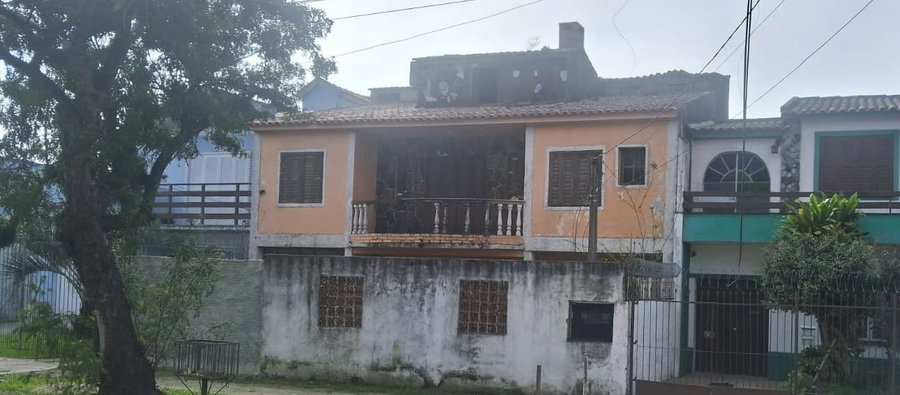 Casa de 3 pavimentos com 383,17 m² construídos