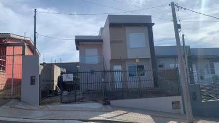 Casa 106m² c/ 3 Dorms - - Próx. Centro e Shopping