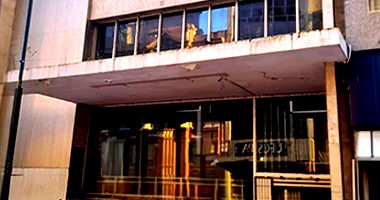 Prédio Comercial Desocupado em Porto Alegre