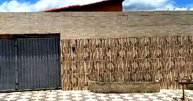 Casa com 2 quartos, 76m² de área total e terreno de 250m²