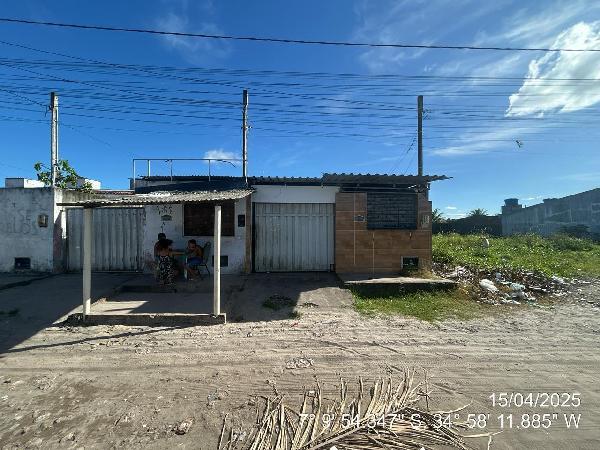 Casa com 2 quartos, 2 banheiros, 1 vaga e 62m² construída
