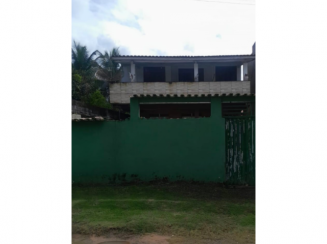 Fração de Terreno com Sobrado em Condomínio