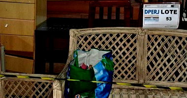 Lote de Materiais Diversos com Colchões e Móveis