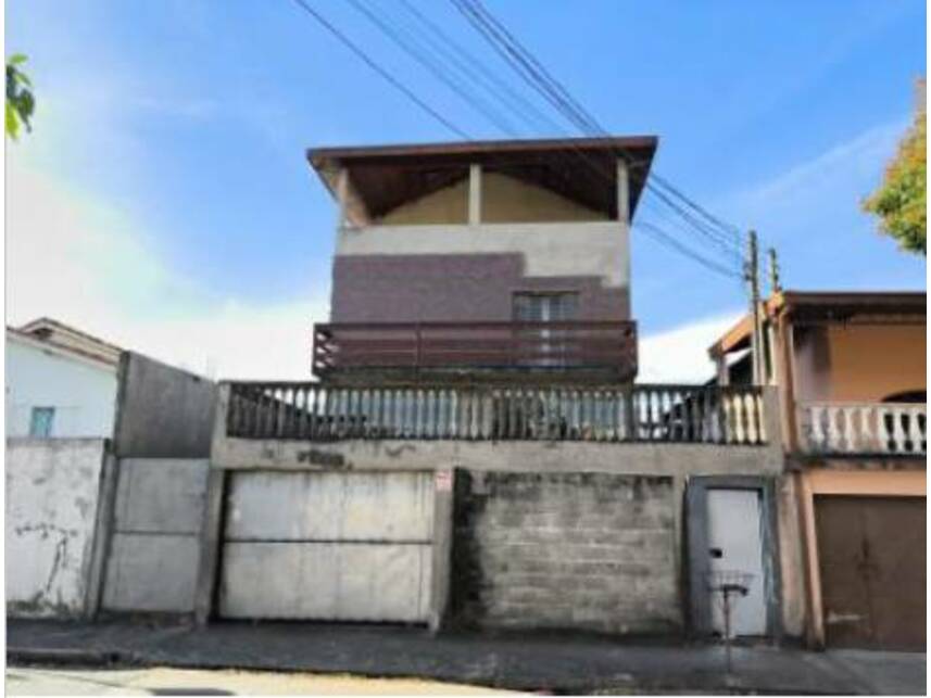 Casa Padrão com 356m² Construídos e Ocupada