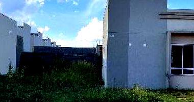 Casa com 2 quartos, banheiro, área de serviço e cozinha, 44m² construída