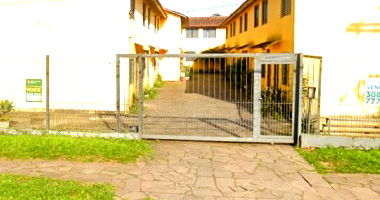 Casa no Bairro Tristeza com 2 Pavimentos e Área Privativa
