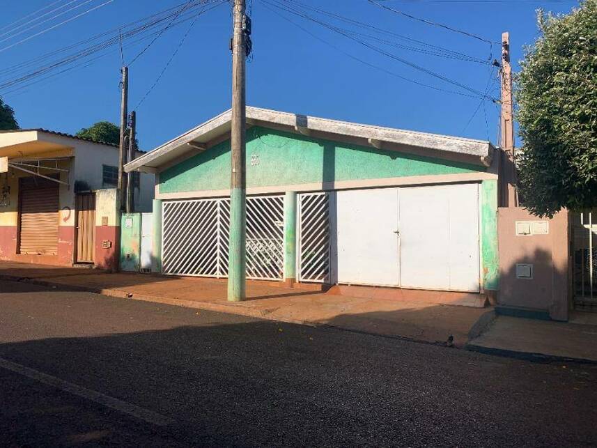 Casa padrão com 1 vaga, 121m² construída, imóvel ocupado