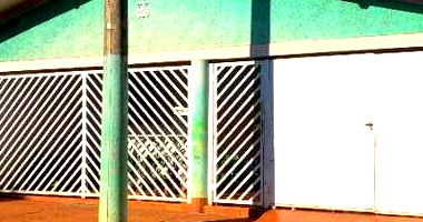 Casa padrão com 1 vaga, 121m² construída, imóvel ocupado