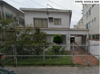 Casa com 3 dormitórios e 2 banheiros em São Vicente
