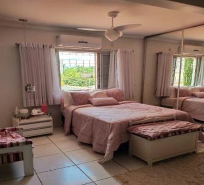 Casa com 407m², 2 banheiros, ocupada, em Goiânia