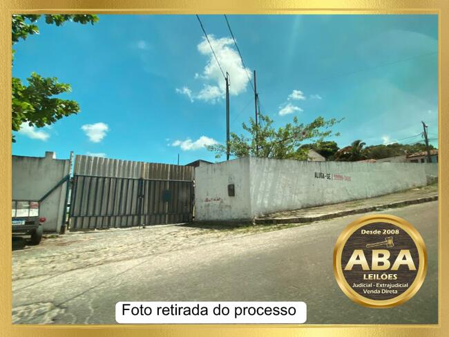 Imóvel Urbano Misto com 2 Quartos, 1 Suíte, 1 Banheiro e Galpões