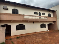 Casa Ocupada com 271m² de Área Construída em Londrina