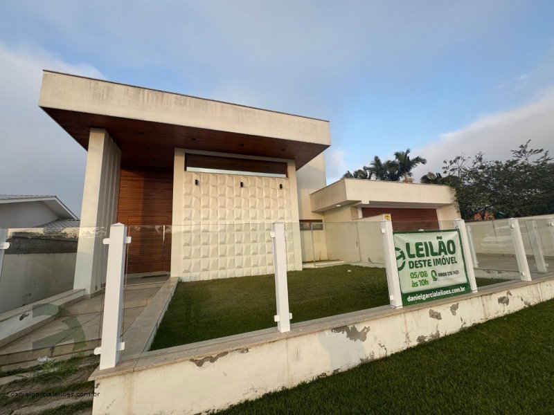 Terreno com casa de 480m², 3 quartos, 2 suítes, área gourmet e garagem