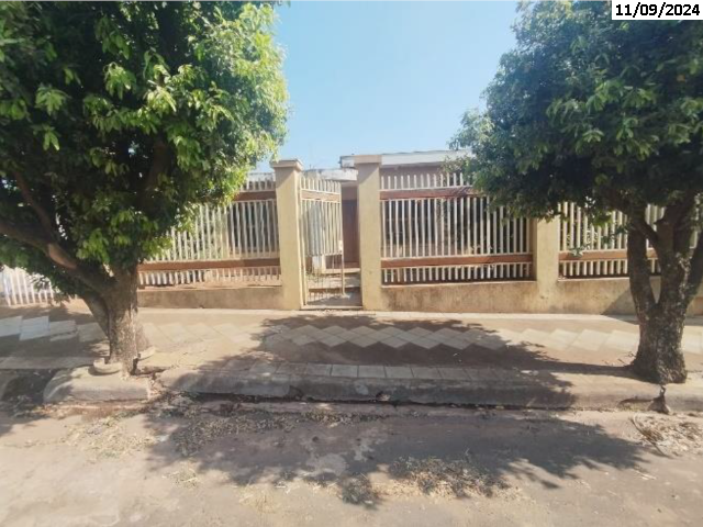Casa com 214,41m² e terreno de 360m², desocupada