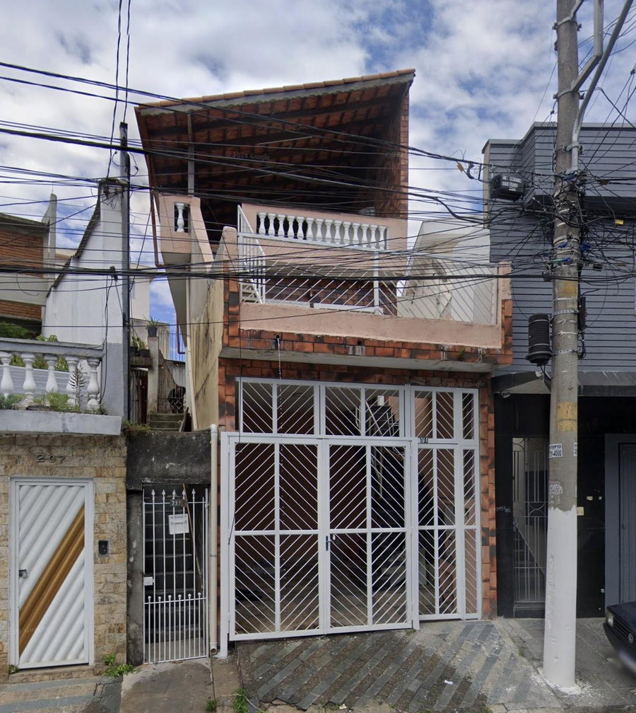 Prédio de 3 andares com terreno por inquilinos