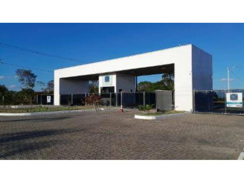 Terreno de 360m² em condomínio, ocupado