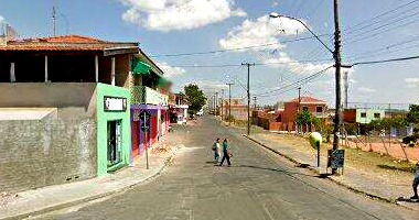 Casa em Terreno de 296m² com Construção - Ocupada