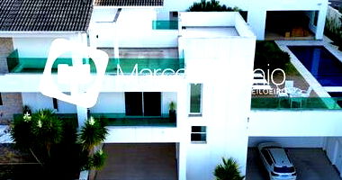 Mansão Alto Padrão com 3 Quartos, Elevador e Piscina