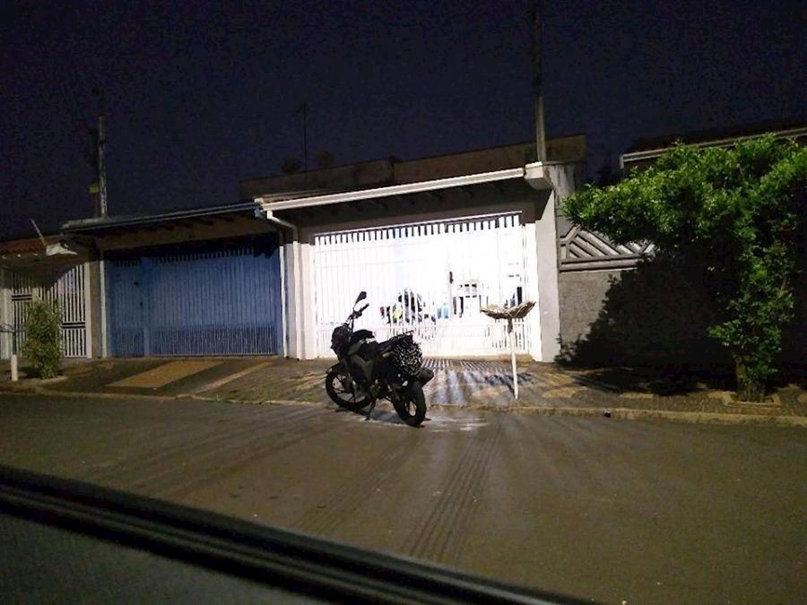 Casa Padrão com 2 Dormitórios e 1 Vaga de Garagem