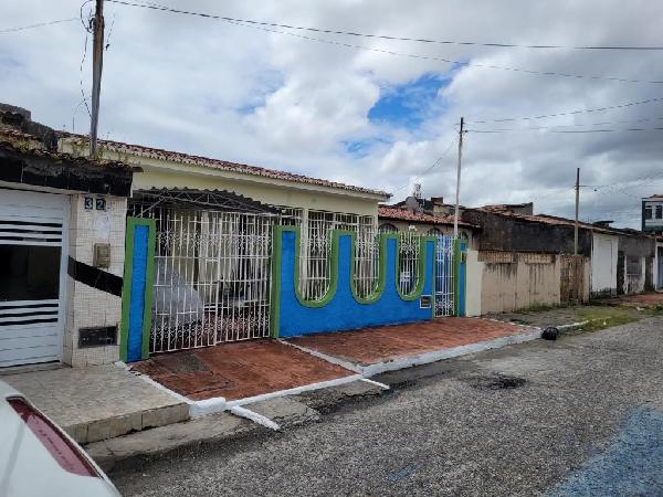 Casa com 3 Quartos e 1 Vaga em Aracaju