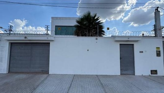 Casa com 4 quartos, 4 banheiros e 1 vaga de garagem