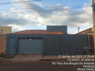 Casa com 2 Quartos e 2 Vagas em Perdizes/MG