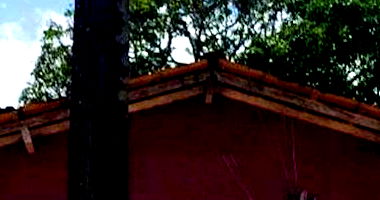 Casa padrão com 1 quarto, 1 banheiro, 1 vaga, 96,6m² construída, ocupada