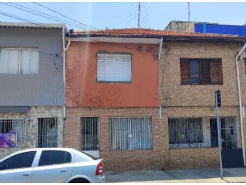 Casa residencial com 75m², 2 quartos, ocupada, ideal para investimento