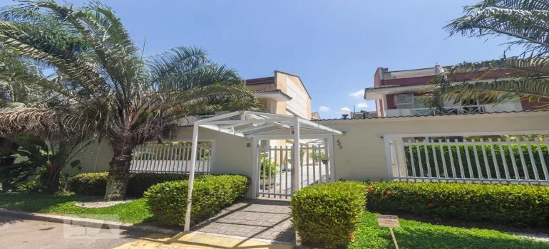 25% de casa com 3 vagas em Jacarepaguá - RJ