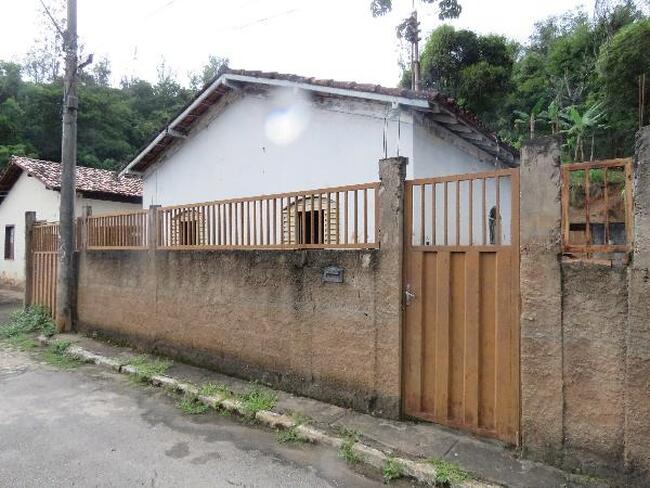 Casa 4 quartos com 90m², 1 banheiro e vaga de garagem
