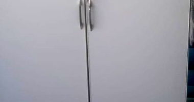 Mobiliários Diversos com Armários e Mesa de Reunião