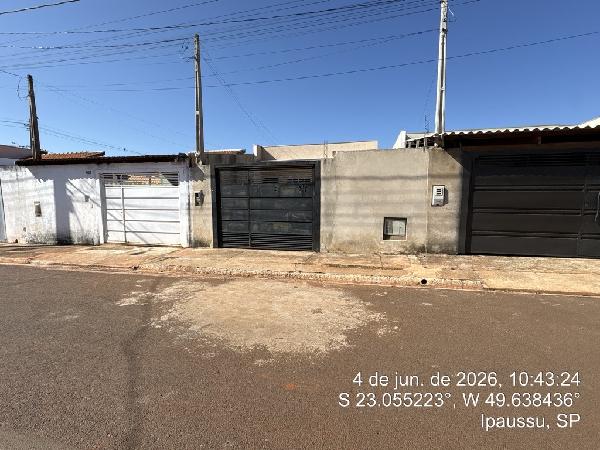 Casa com 2 Quartos, 53m² Privativos e 132m² de Terreno