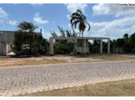 Casa com 807,76m² em condomínio abandonado, desocupada