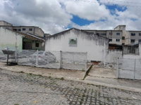 Casa com 2 quartos, 2 banheiros e 1 vaga em Santa Rita/PB