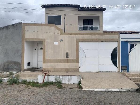 Casa com 3 quartos, 2 banheiros, 1 vaga e 191,55m² área privativa