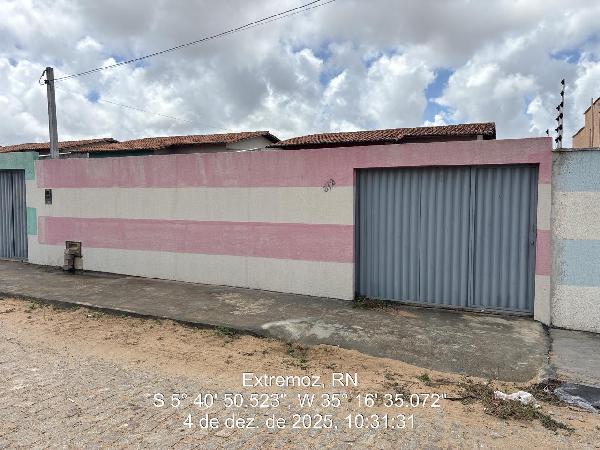 Casa com 2 quartos, 69,94m², terreno 210m², desocupada