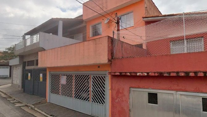 Casa com terreno de 136,75 m² e área construída de 163 m²