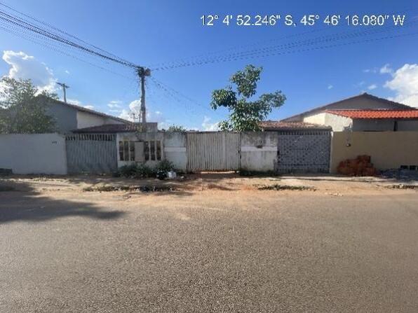 Casa com 2 quartos, 1 banheiro e 1 vaga de garagem