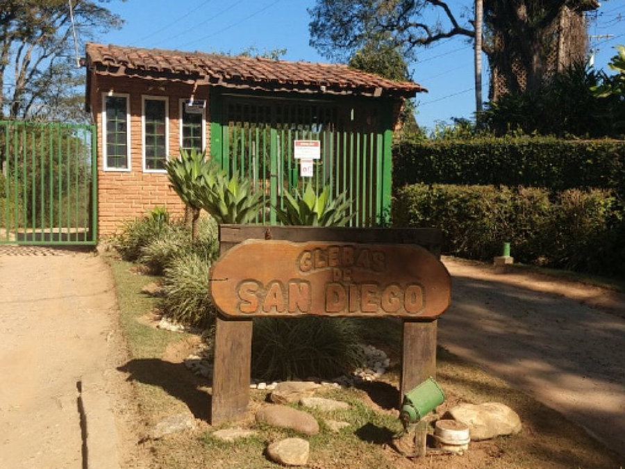 Terreno com 2.869 m² em Condomínio Fechado