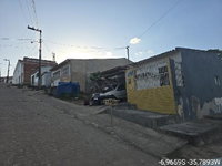Casa com 2 quartos, 2 banheiros, 3 salas e 1 vaga de garagem