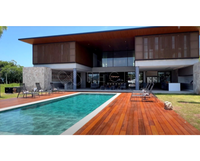 Casa de Alto Padrão com 9 Quartos, Área Construída de 1140m² - Ocupada