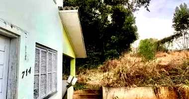 Casa Desocupada com 4 Quartos e 2 Banheiros em Leilão