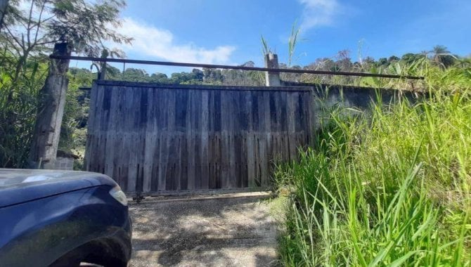 Casa espaçosa com 2 quartos e 1 banheiro, 162 m²